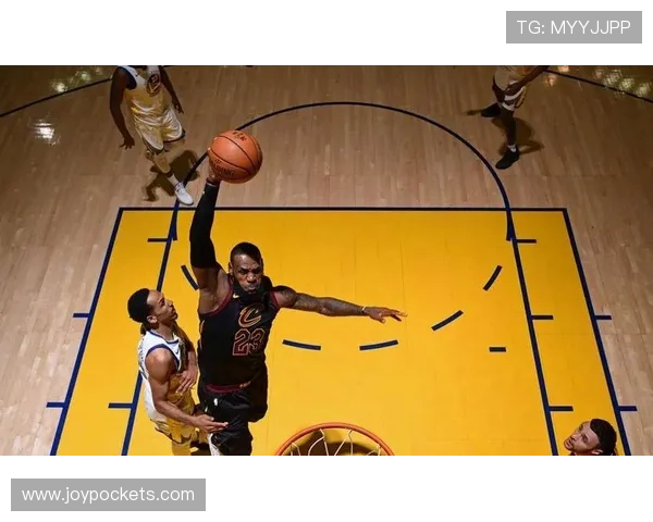 詹姆斯1228胜追平贾巴尔再创三双